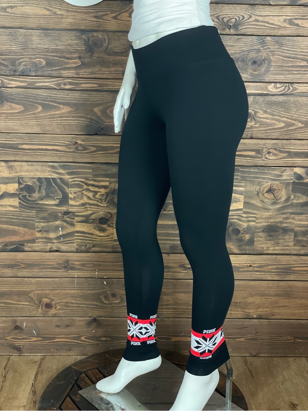 PINK VS Yoga Black Leggings Red White Snowflake Ankles Holiday Christmas Graphic